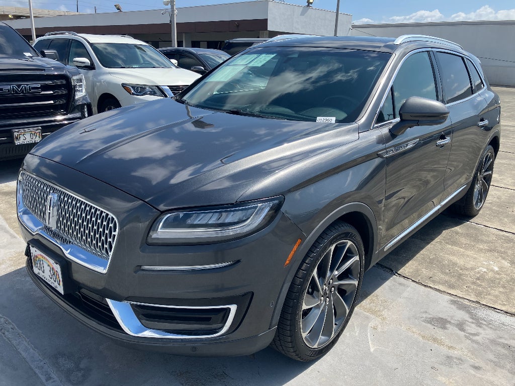 2020 Lincoln Nautilus Reserve in Magnetic Gray — front three-quarter view